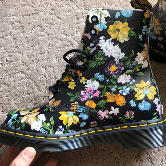 New! Dr Martens Darcy Flowers 🌺 5/36 - Picture 3 of 8